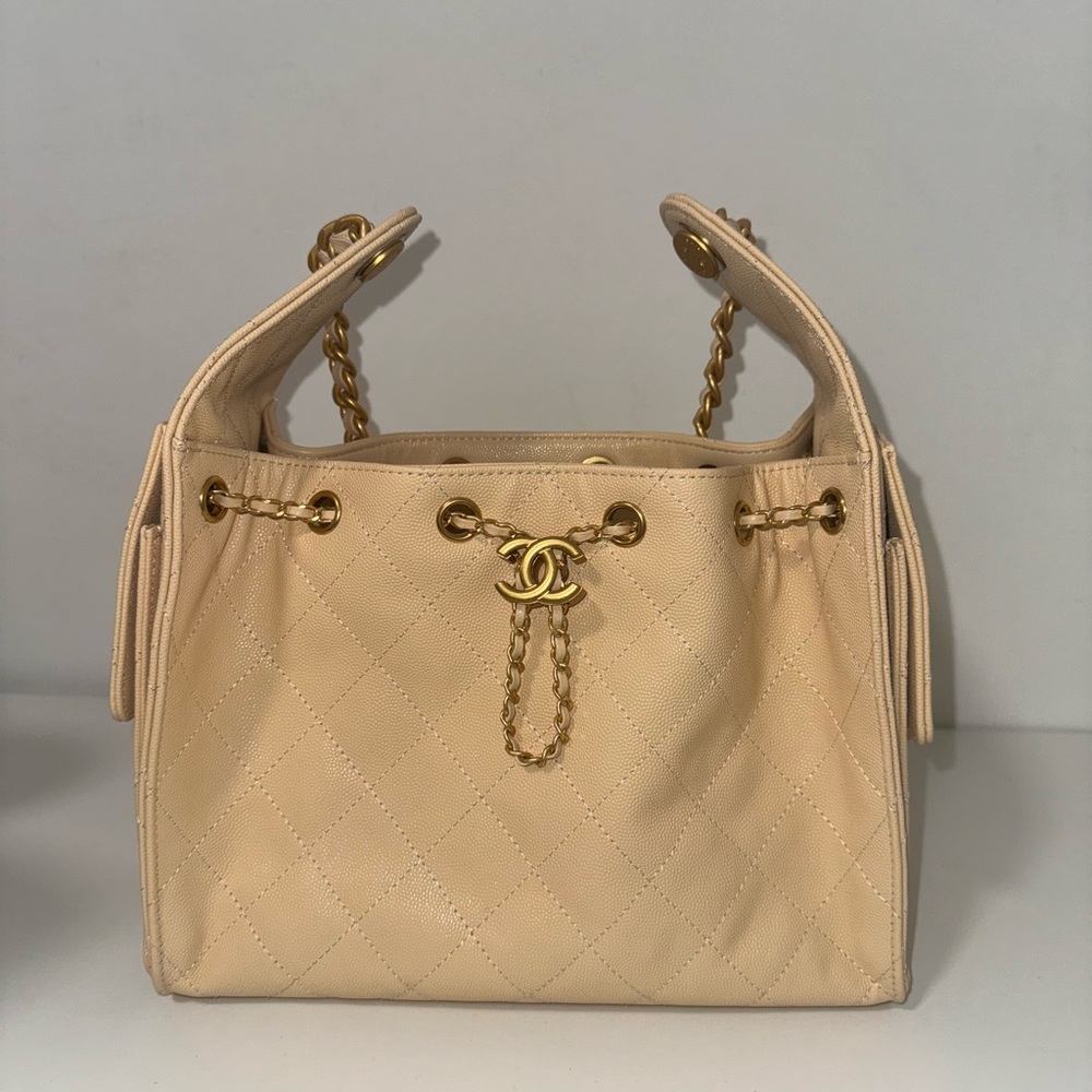 Chanel Beige Quilted Shoulder Bag with Gold Accents - Picture 2 of 5
